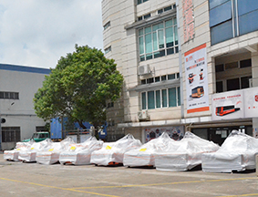 豪橫！中東客戶一次性購買13臺光纖激光設備，工廠裝柜裝箱，井然有序地出貨！